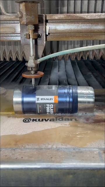 Термос STANLEY против аппарата гидроабразивной резки 😎 смотреть онлайн