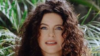 Поет Перукуа.