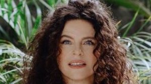 Поет Перукуа.