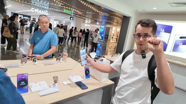AI Teleportation - HUAWEI , Новая функция от Huawei — передача фотографий через захват руки 😨😱 смотреть онлайн