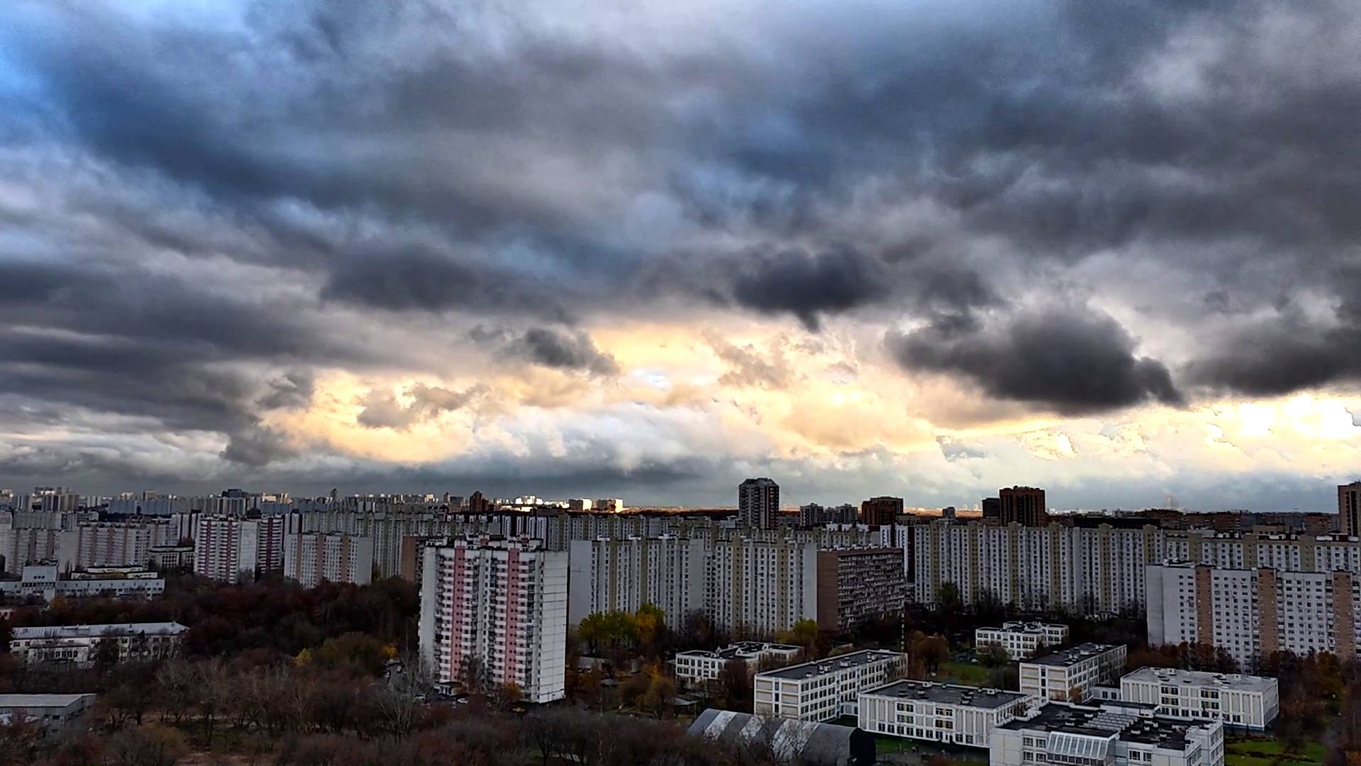 Хмурые тучи над МОСКВОЙ 4 ноября 2025 года. смотреть онлайн