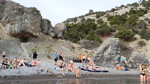 Царский пляж в Голубой бухте возле Нового Света (Крым). смотреть онлайн