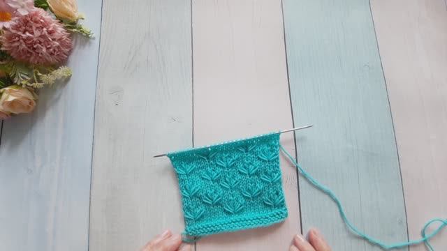 Красивый узор с цветочками для джемпера, детской кофточки.. смотреть онлайн