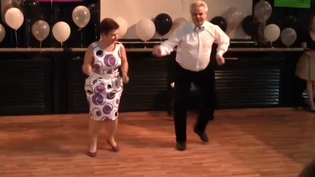 Песня Владимир Гончаров №27 
Танцы до упаду .mp4