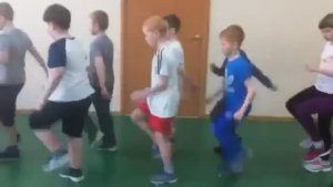 Мальчики и девочки маршируют )))