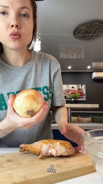 Готовлю салат с курицей 😋 смотреть онлайн