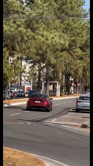 Кто-то не умеет водить свой Porsche 😔 смотреть онлайн