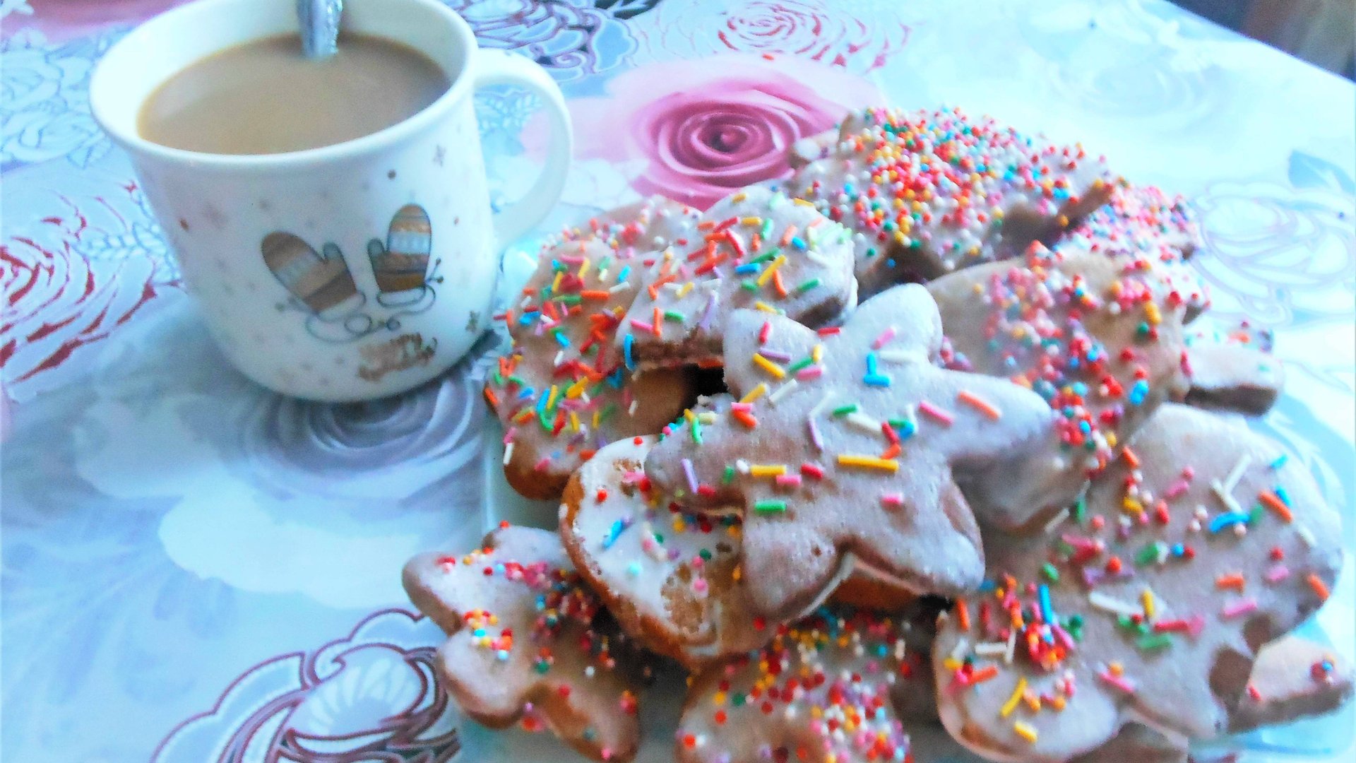 ИМБИРНОЕ ПЕЧЕНЬЕ С ГЛАЗУРЬЮ смотреть онлайн