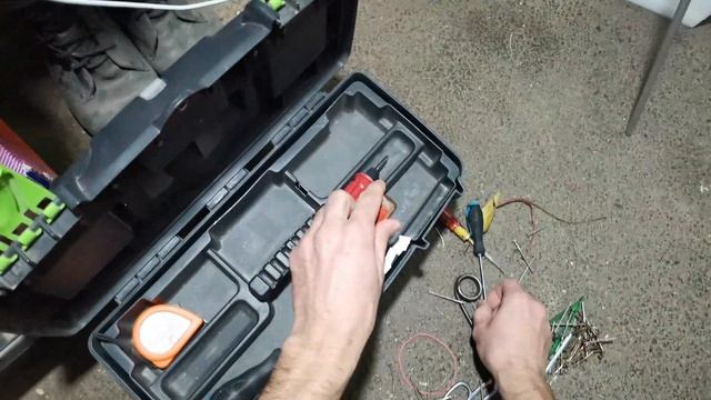 Оперативный ящик с ручным инструментом. Важная процедура смотреть онлайн