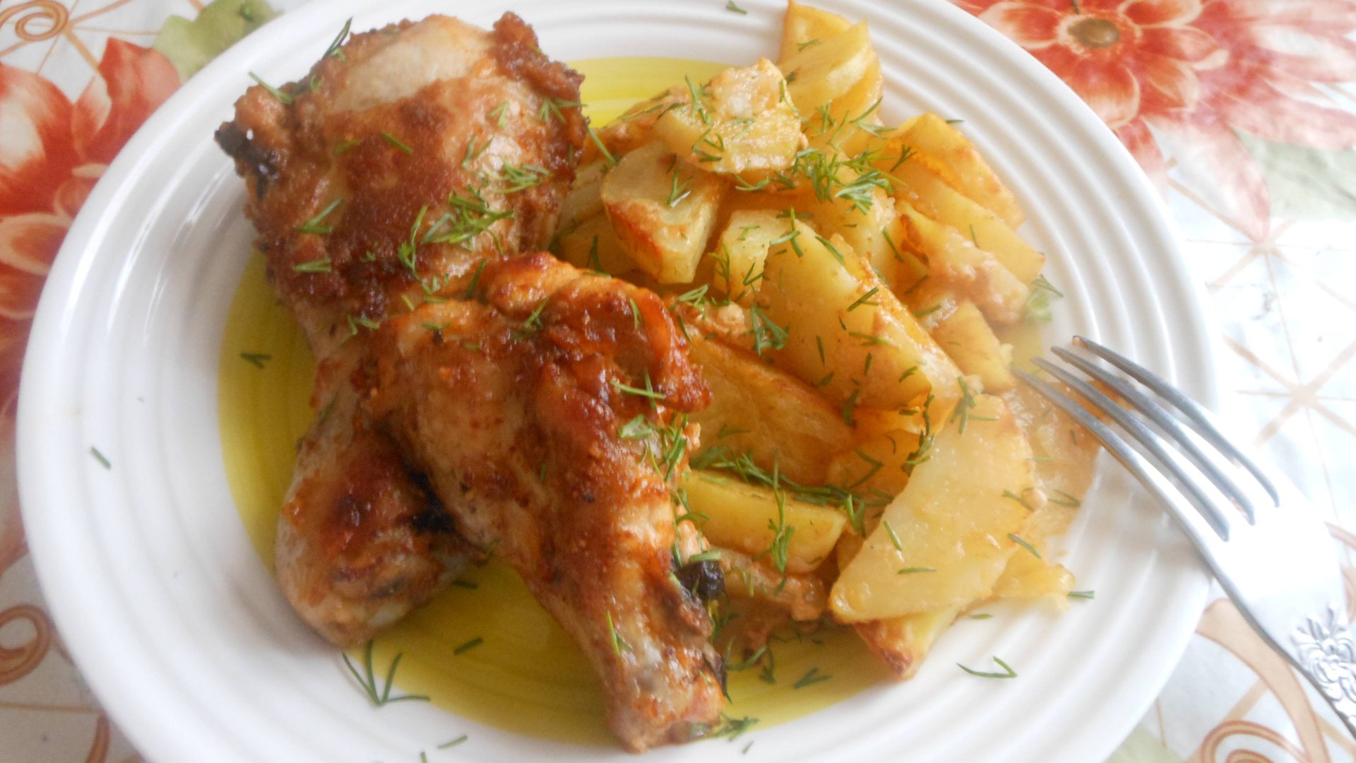 ЗАПЕЧЕННАЯ КУРИЦА С КАРТОФЕЛЕМ В ПАНИРОВОЧНЫХ СУХАРЯХ смотреть онлайн