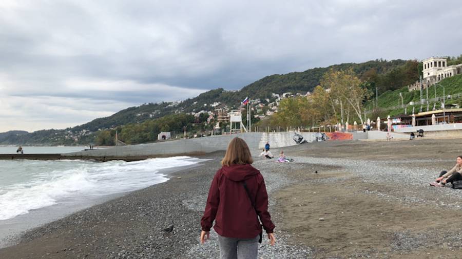 По Сочи и набережной Сириуса до станции Адлер и от Мамайки и пляжа Куба в парк Ривьера смотреть онлайн