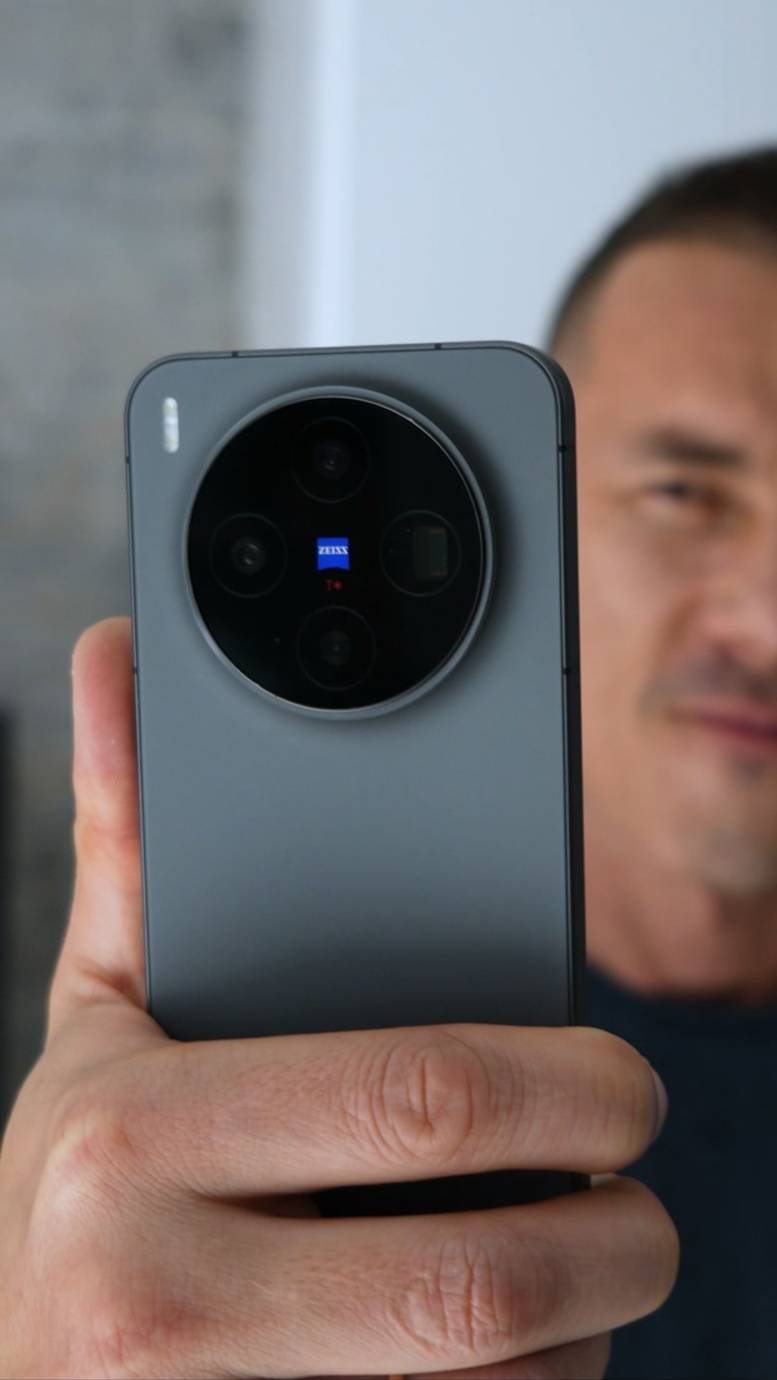 Распаковал VIVO X300 - буду БОМБИТЬ? смотреть онлайн