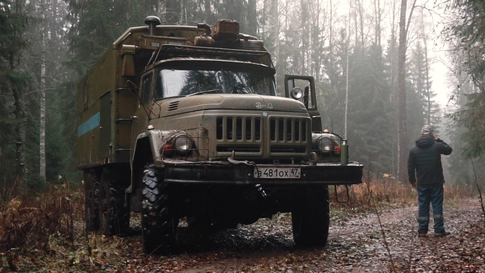 ЗиЛ-131 и осенний лес... смотреть онлайн