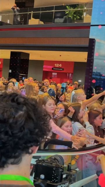 На премии #СуперЛайкШоу розовая дорожка смотреть онлайн