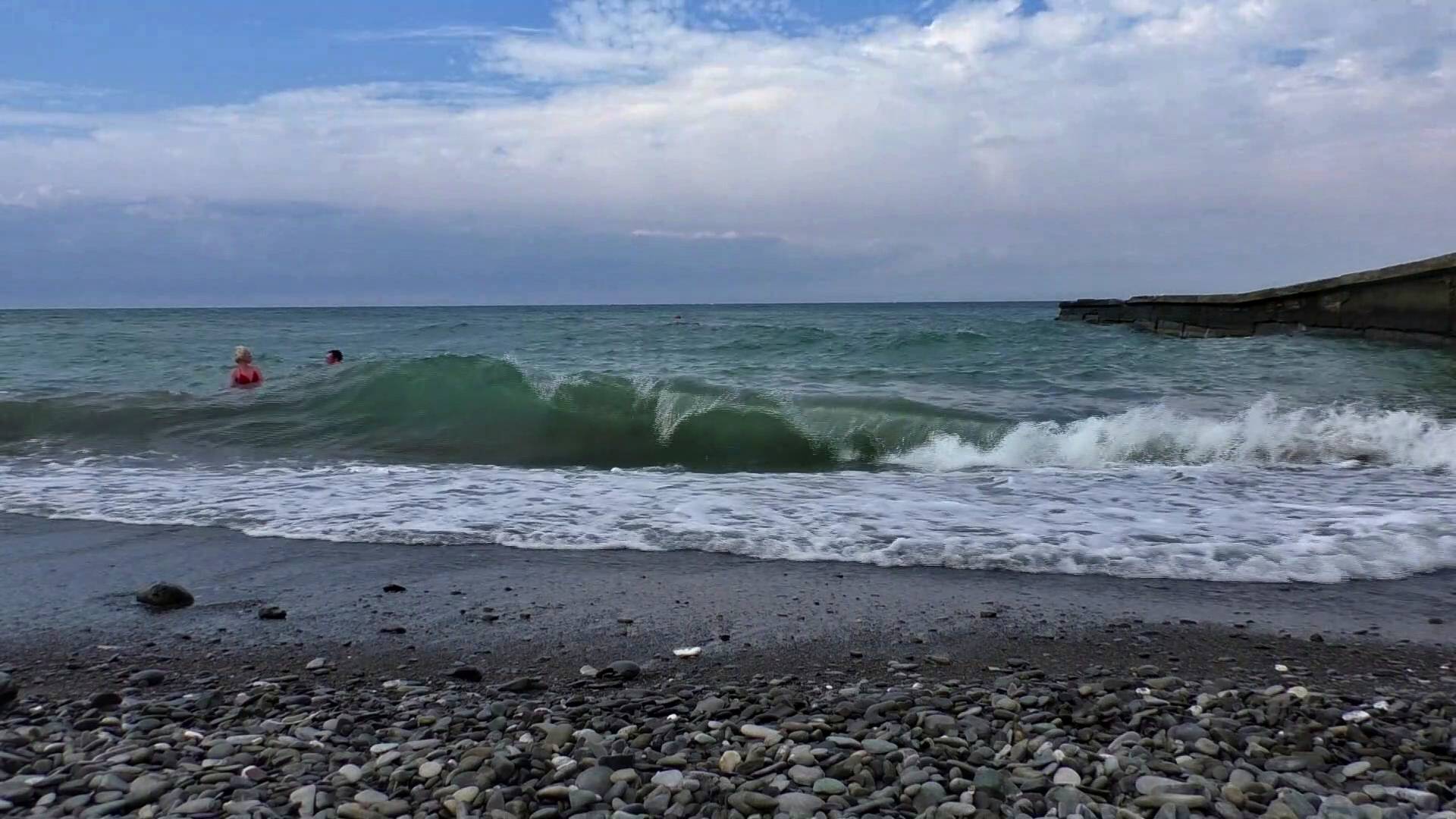 Опасное купание в шторм. Чёрное море. Адлер. Сочи. смотреть онлайн