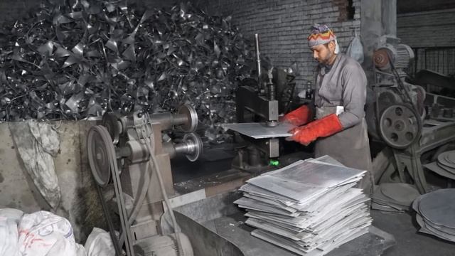 Процесс изготовления качественных молочных кастрюль смотреть онлайн