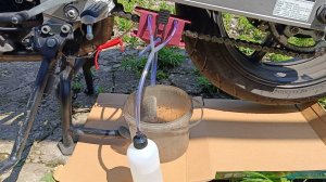 Yamaha FZ6-S  Китайская машинка для чистки цепи мотоцикла.