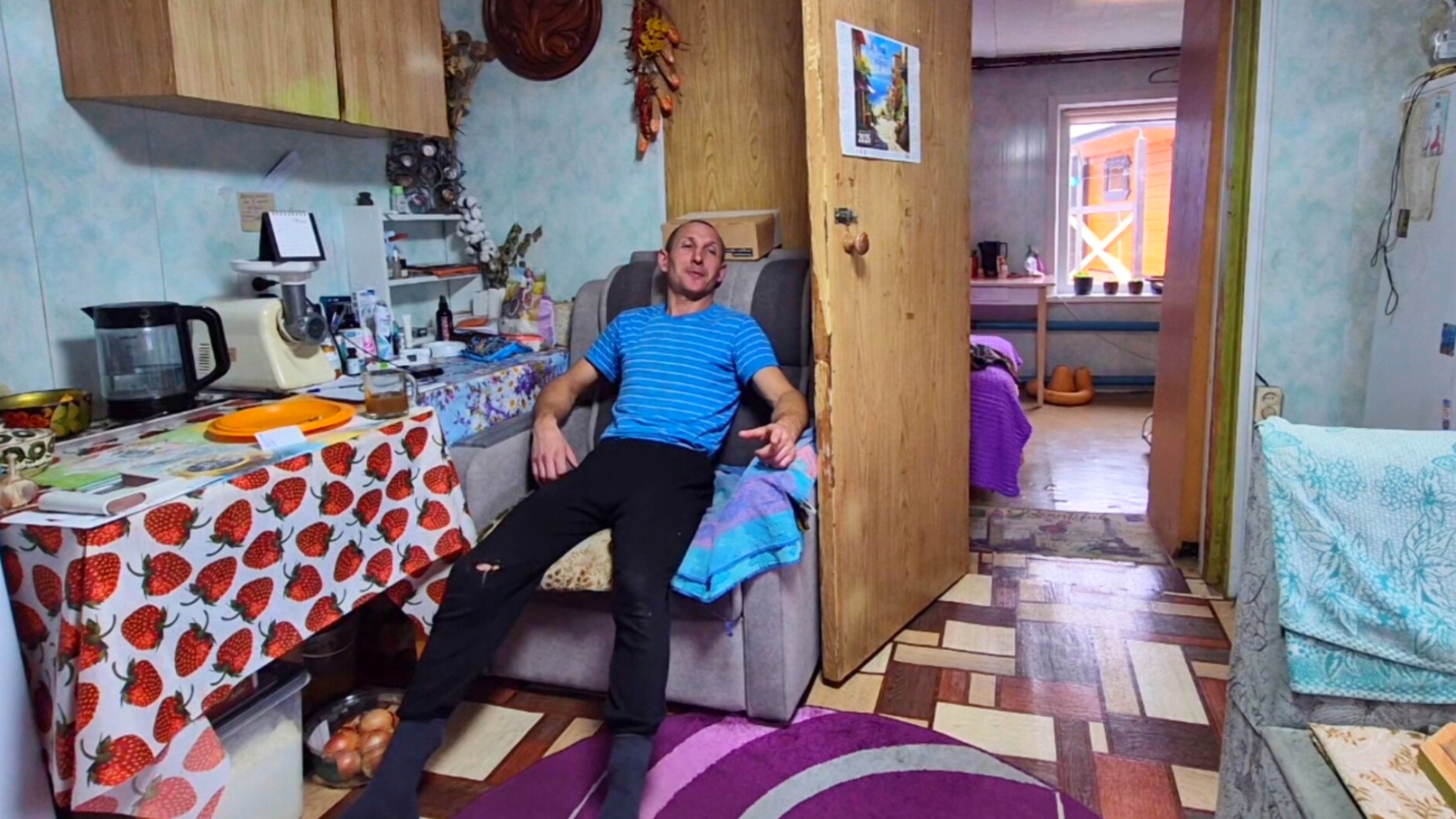 Всеми днями лежит на Диване,а я как белка в колесе,весь день кашеварила смотреть онлайн