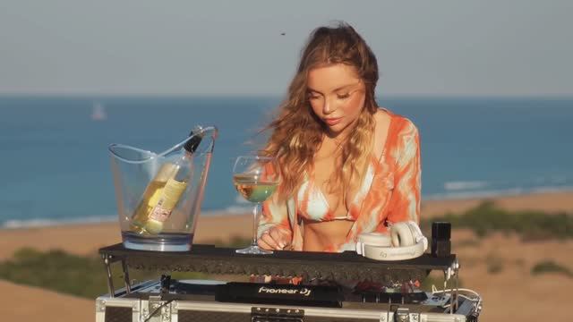 Vlada Adamova Live Sunrise Afro House DjSet in Antalya, Turkey смотреть онлайн