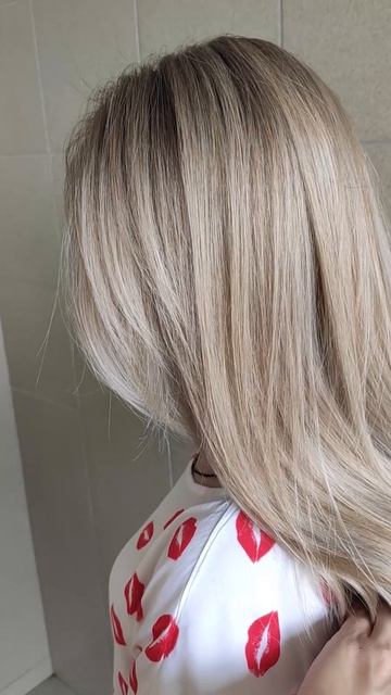 Красивый блонд