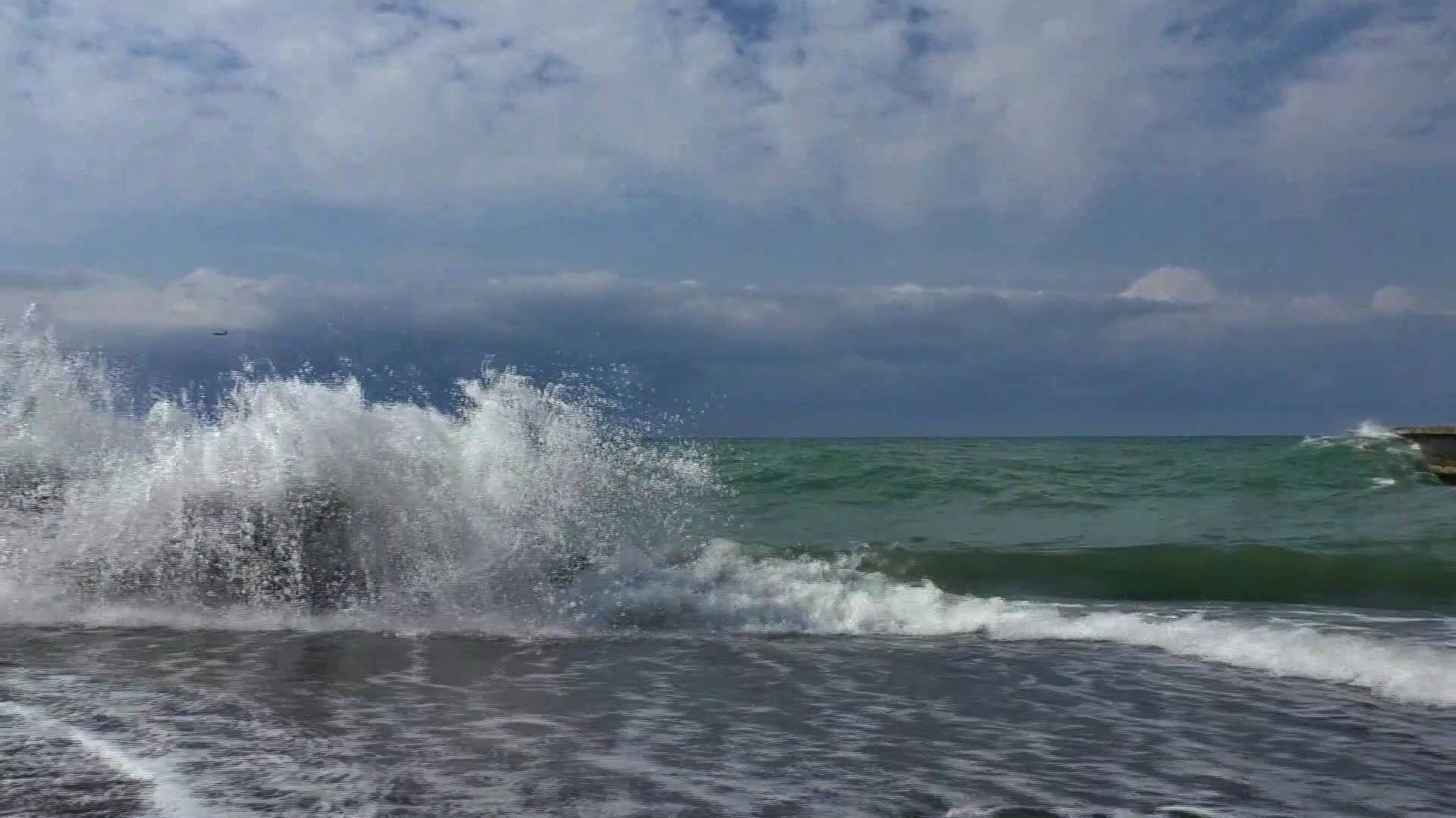 Штормовой прибой. Шум волн Черного моря. Адлер. Сочи. смотреть онлайн