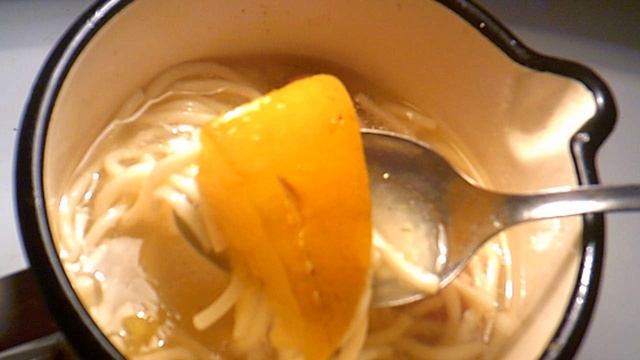 Добавил в блюдо немного вермишели, и получил вермишелевый взвар с сосисками и ТЫКВОЙ !