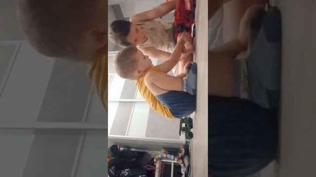 играем с лёвой в машинки смотреть онлайн