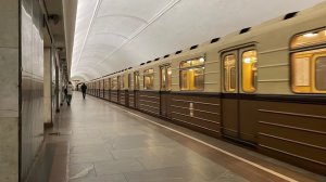 Прибытие поезда 81-717.А на станцию «бульвар Рокоссовского»