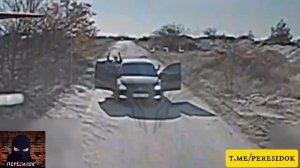 Российский оператор вовремя заметил мирных и отвёл дрон в последнюю секунду до удара