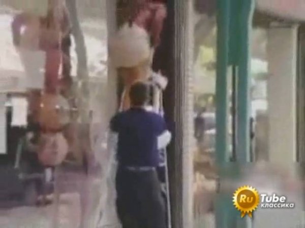 Загляни под юбку