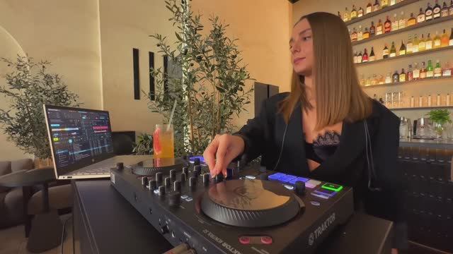 DJ Felisia - Your Favorite Afro House смотреть онлайн