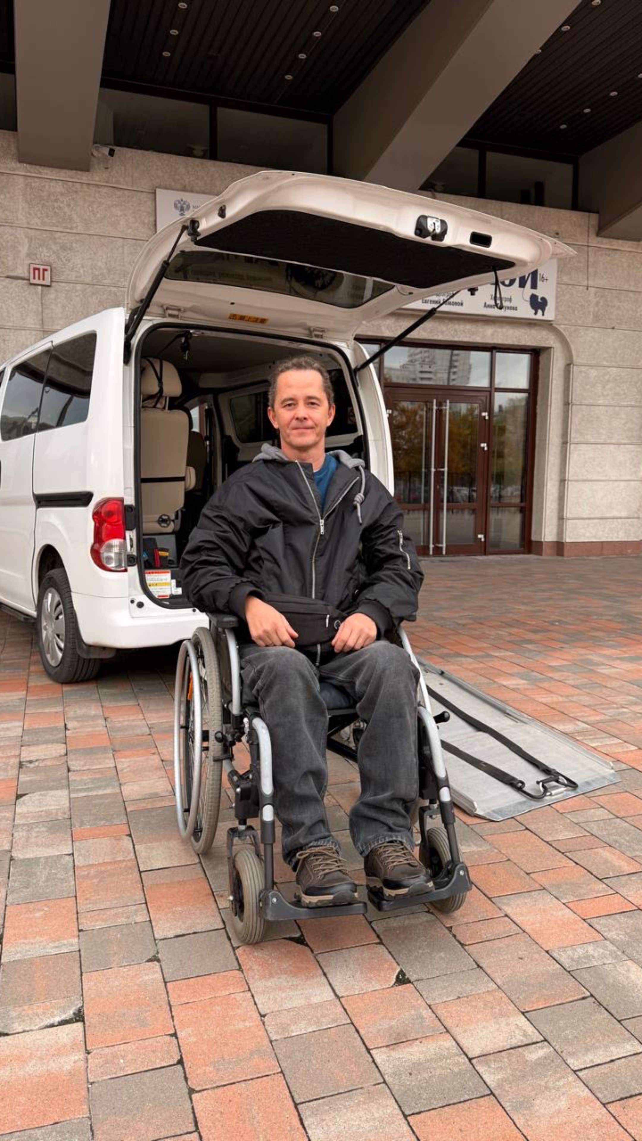 От поездки — в восторг! Как такси с подносом покорило клиента смотреть онлайн