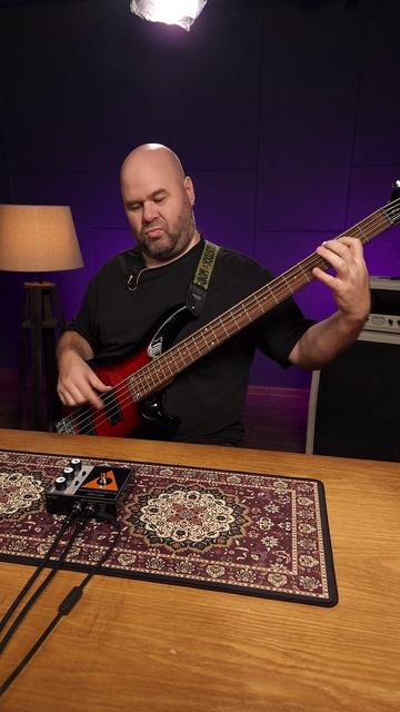 Очень хороший басовый фуз Bass Brassmaster Fuzz от Behringer, клёво реагирует на динамику и раздувае смотреть онлайн