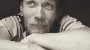 Вот так надо читать стихи.