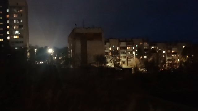 Вот зачем ❓ночью гулять... Да просто по тропинке захотелось пройтись... Музыка 🎤🎼🎹🎶хорошая. смотреть онлайн