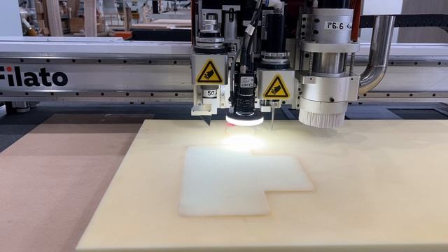 Планшетно-режущий плоттер Filato для резки поролона смотреть онлайн