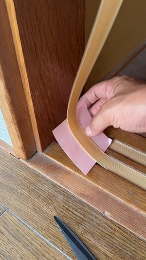 Как ровно обрезать гибкий молдинг-ленту?