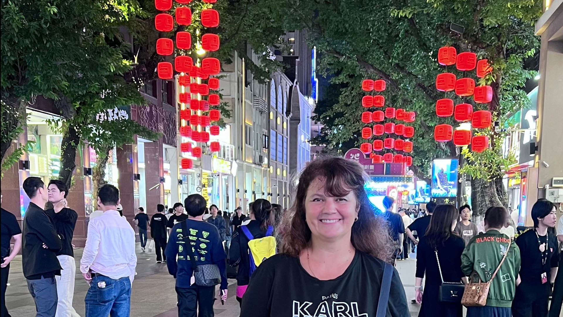 ОТ шоппинга до релакса: Наш день в Гуанчжоу среди огромных толп и тайского массажа смотреть онлайн