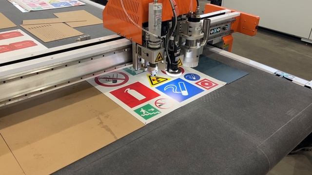 Планшетно-режущий плоттер Filato для резки плёнки смотреть онлайн