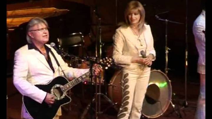 ВИА Самоцветы - Школьный вальс смотреть онлайн