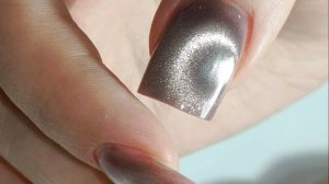 Кошачий блик: мейнстримовый дизайн ногтей и как повторить