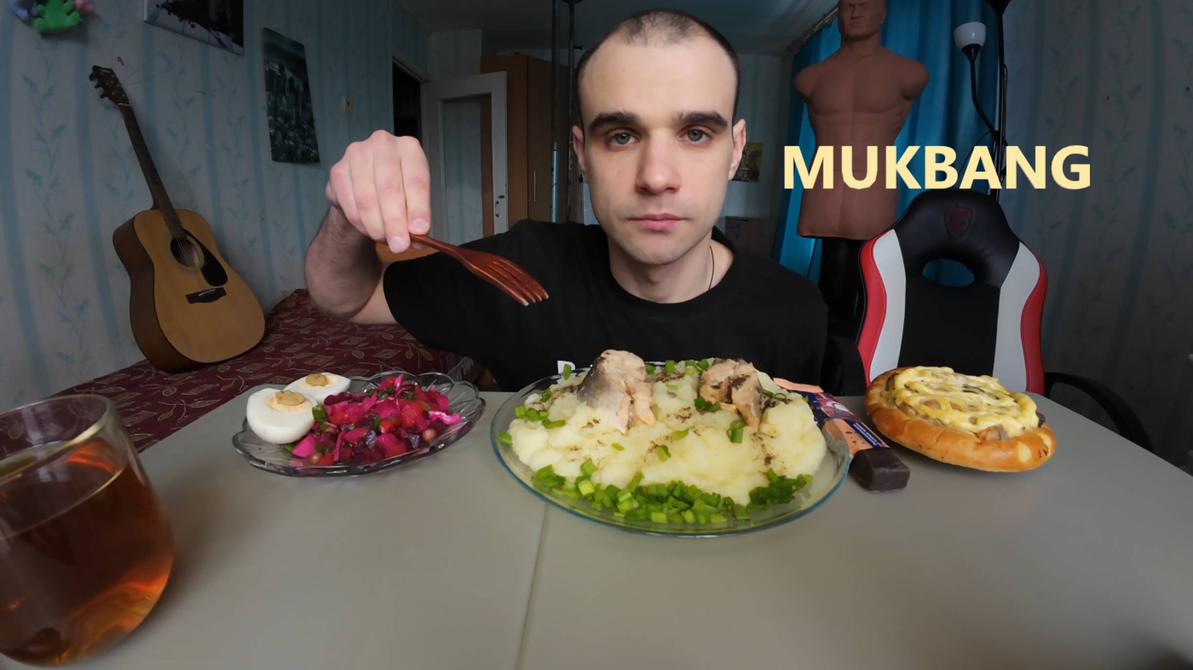 МУКБАНГ ПЮРЕ И РЫБА (ГОРБУША) / САЛАТ ВИНЕГРЕТ / ПИРОГ РЫБНЫЙ / БАТОНЧИК ШОКОЛАДНЫЙ / ЕДА / АСМР смотреть онлайн