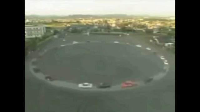 Японский эксперимент из 90 демонстрирует как образуются пробки