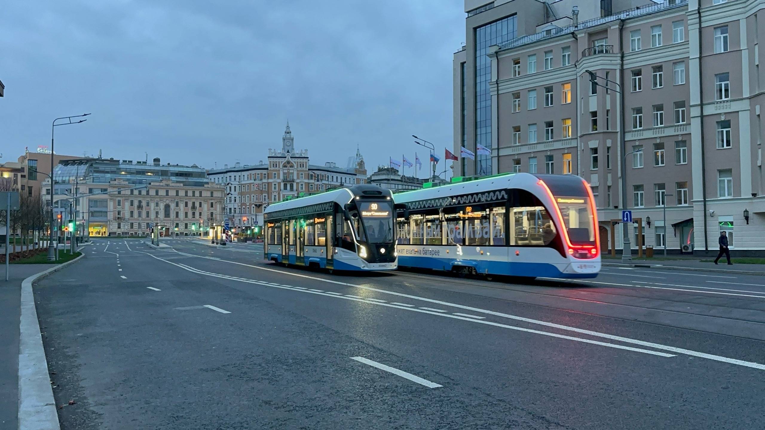 Трамваи «Львёнок-Москва» на автономном ходу. Новый маршрут №90 в Москве, ноябрь 2025 года смотреть онлайн