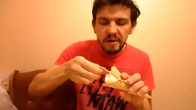 ОБЖОР НА МОРОЖЕНОЕ ОТ КАЖДЫЙ ДЕНЬ ВАНИЛЬНОЕ В ВАФЕЛЬНОМ РОЖКЕ смотреть онлайн