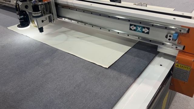 Планшетно-режущий плоттер для резки переплетного картона смотреть онлайн