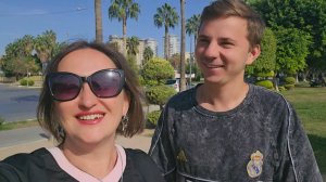 Я буду богатой! Примета такая.. С Ромой гуляем на набережной