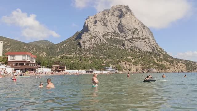 Пляж в поселке Новый Свет (Крым) в 2025 и 2022 годах. смотреть онлайн