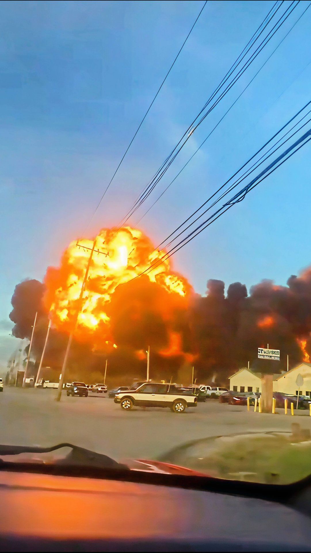 Страшные кадры крушения грузового самолета McDonnell Douglas MD-11F в США✈️