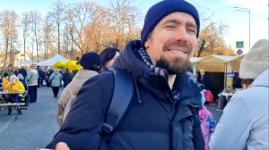 167. Переехали в Россию, едим икру и халву ложками. Выбрались на ярмарку.